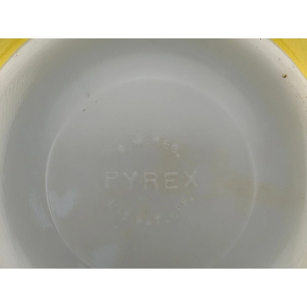 Vintage Pyrex Primary Colors Mixing Bowls: 4qt Red 404 and Yellow, Set of 2